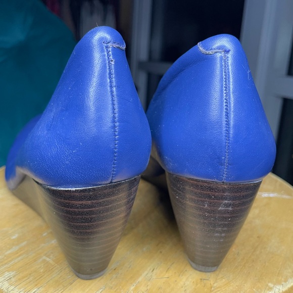 BCBGENERATION Wedged Heels - Picture 8 of 9